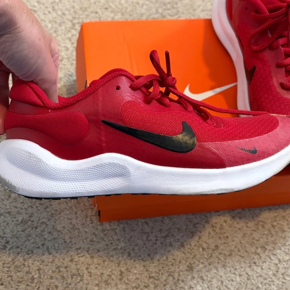 Nike Revolution 7 Sneaker in Red/Black, 4